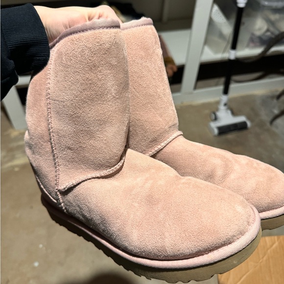 UGG Women's Classic Short II boots in seashell pink suede and sheepskin - Picture 7 of 7